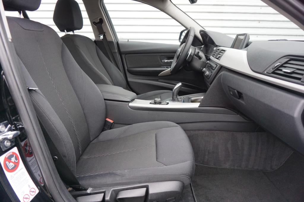 BMW 3-serie 320i automaat - airco / cruise / elektr. ramen / nap