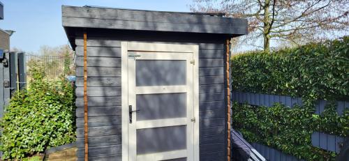 Tuinhuisje (zelf demonteren en is dan gratis af te halen)