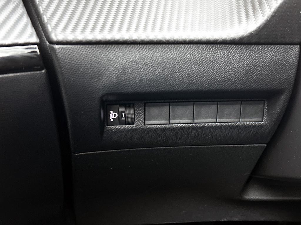 Peugeot 2008 100 pk allure | rijklaar | parkeersensoren rondom | apple carp