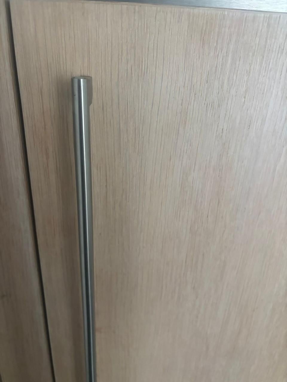 Massief eiken kastje in mooie staat