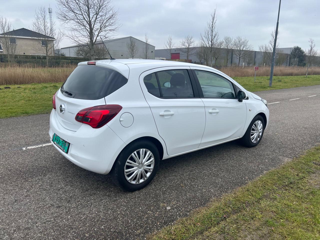 Opel Corsa uit 2018 met slechts 104.300 km, zeer fraai.