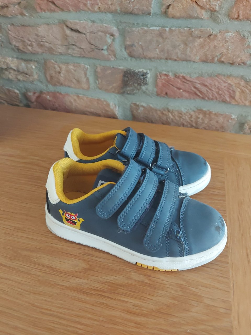 Z.g.a.n. blauw gele sneakers (maat 26 | klittenband | monstertje )