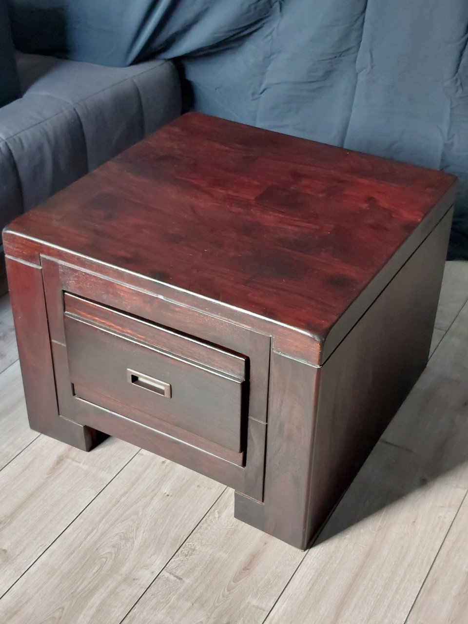 Prachtig kastje, hocker, bijzet tafeltje/kastje BIEDEN