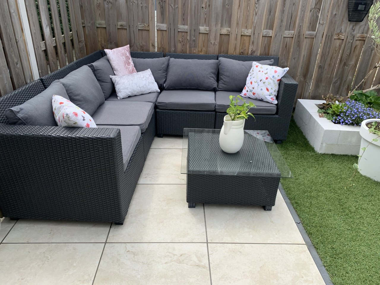 Loungeset zwart wicker, plus tafel plus kussens