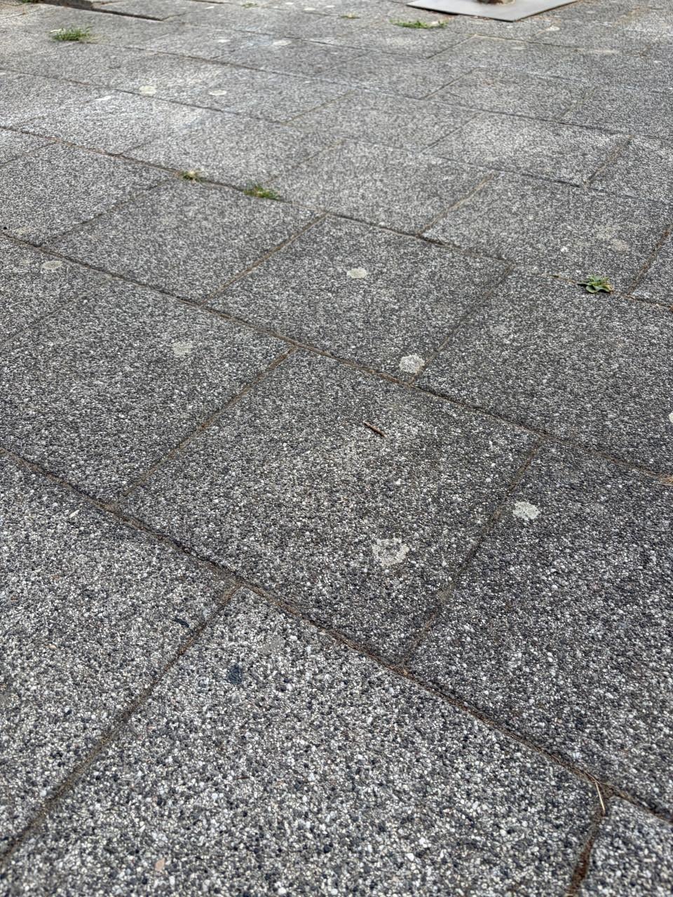 +/- 70m2 aan tegels 30 x 30 x 7
