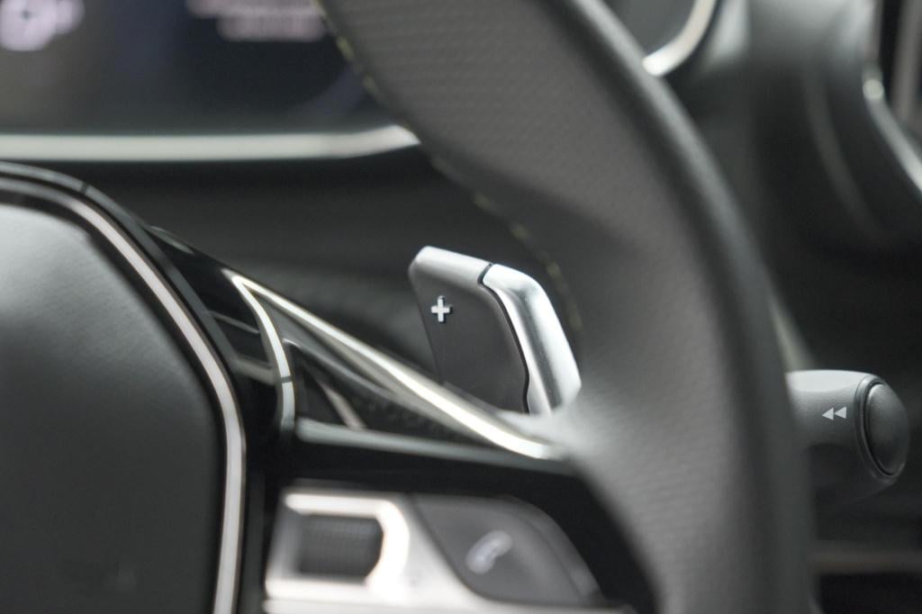 Peugeot 208 1.2 hybrid 145 e-dcs6 gt | alcantara pakket | camera | apple ca