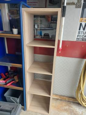 Houten vakkenkast