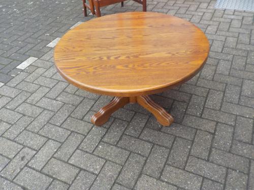 Geheel massief eiken salontafel in zeer goede staat