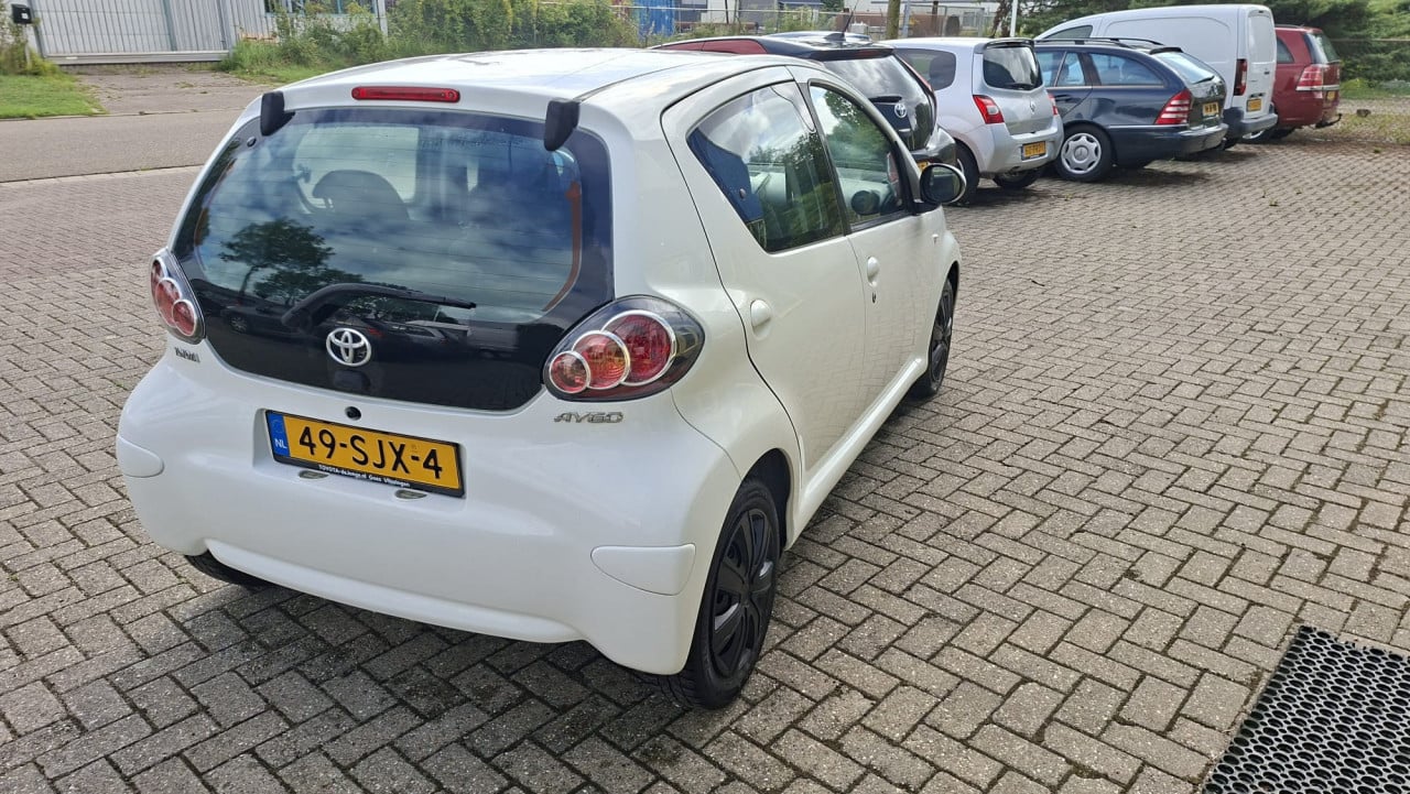 Toyota AYGO 1.0 12v Comfort Navigator 5drs bj:2011 airco-navigatie