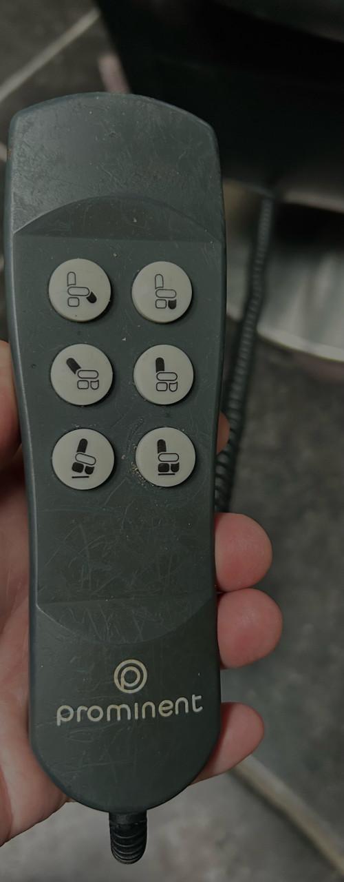 Prominent leren relaxfauteuil / sta op stoel