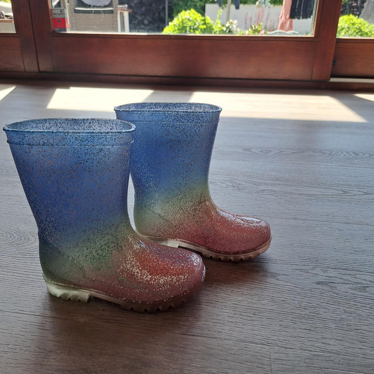 Regenlaarsjes maat 27