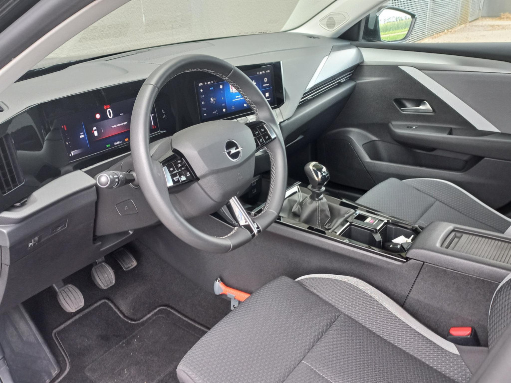 Opel Astra 1.2 edition 110pk | navi | climate | pdc | lmv |