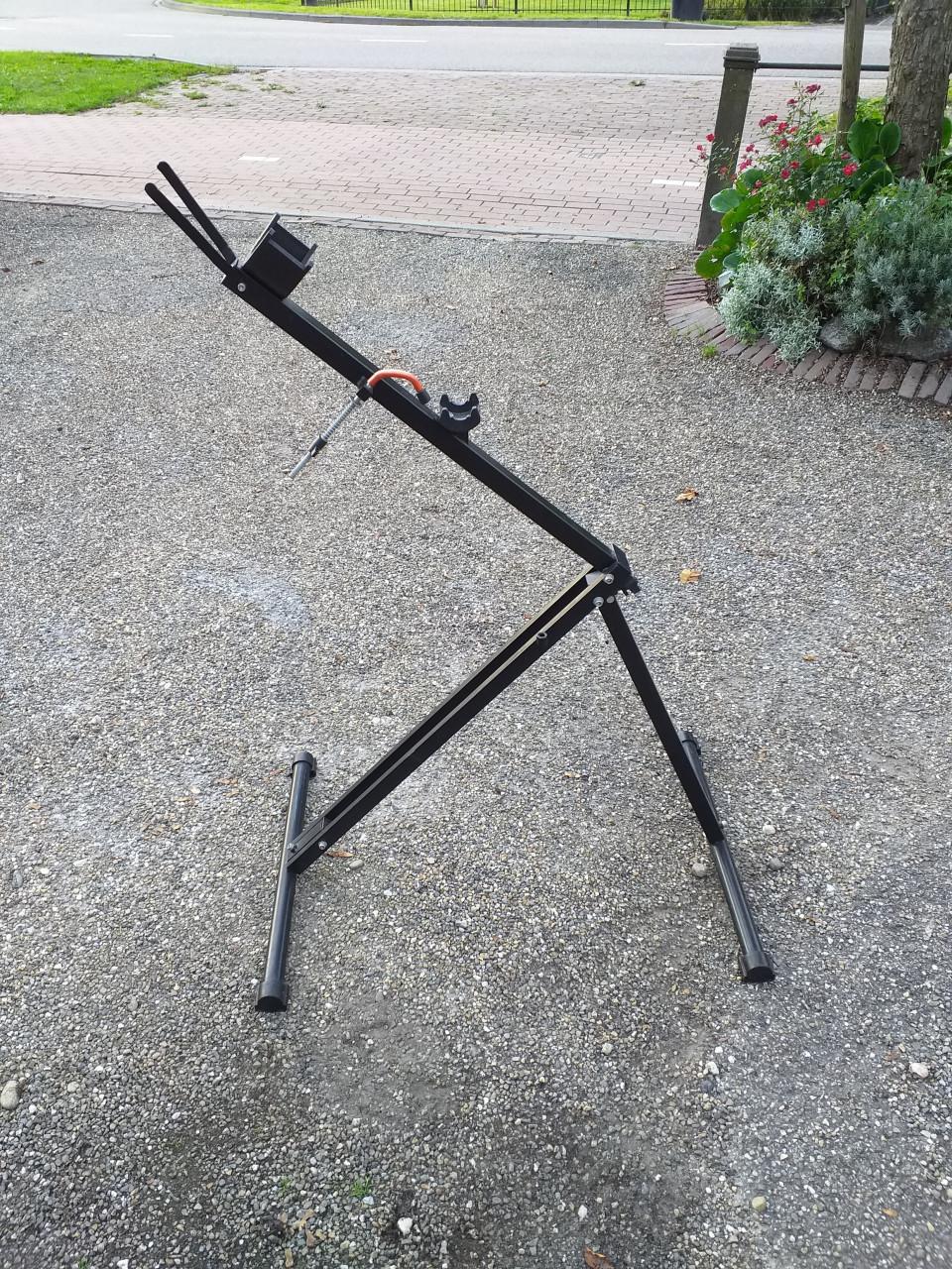 """"REPARATIESTEUN en SCHOONMAKEN VAN DE FIETS""""