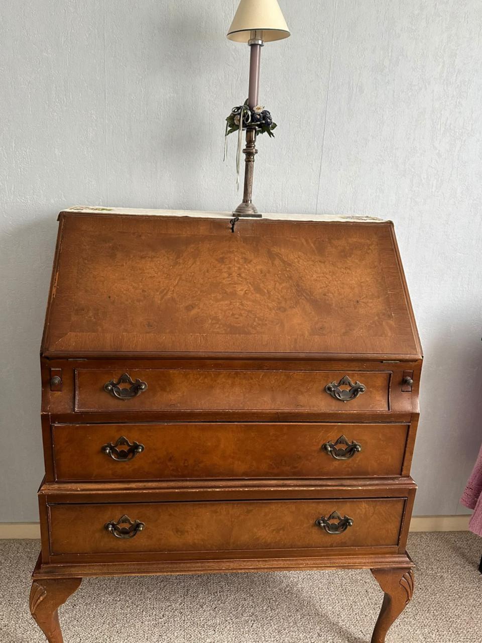 Antiek bureautje te koop