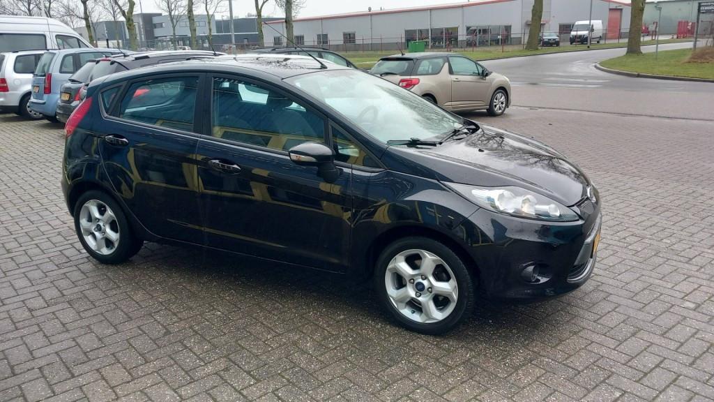 Ford FIESTA 1.25 Trend 5deurs bj:2011 airco 103.000km!!! lm-velgen