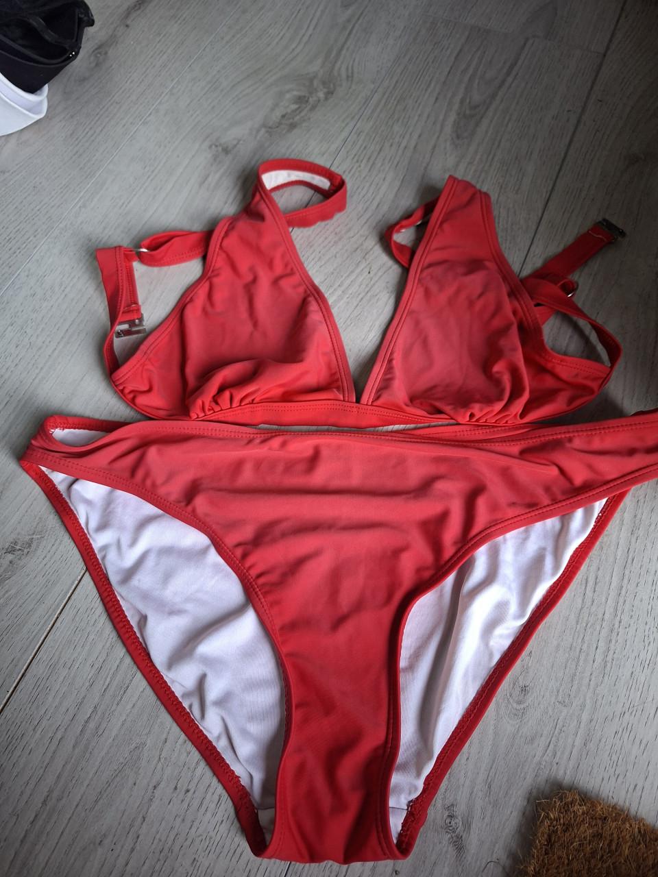 2 bikini's