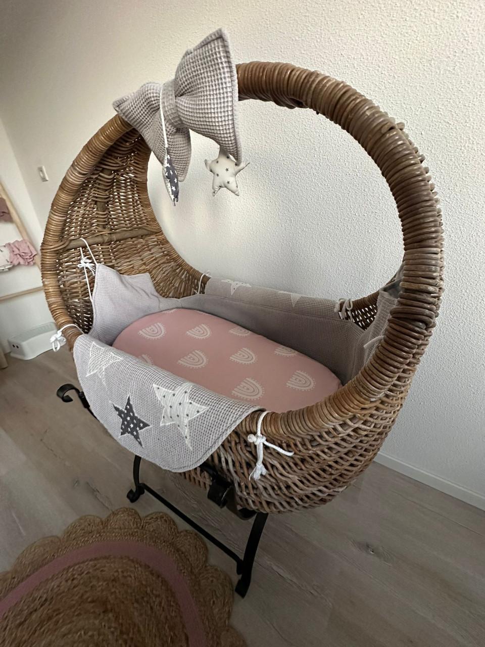 Céline wieg met matrasje en bekleding