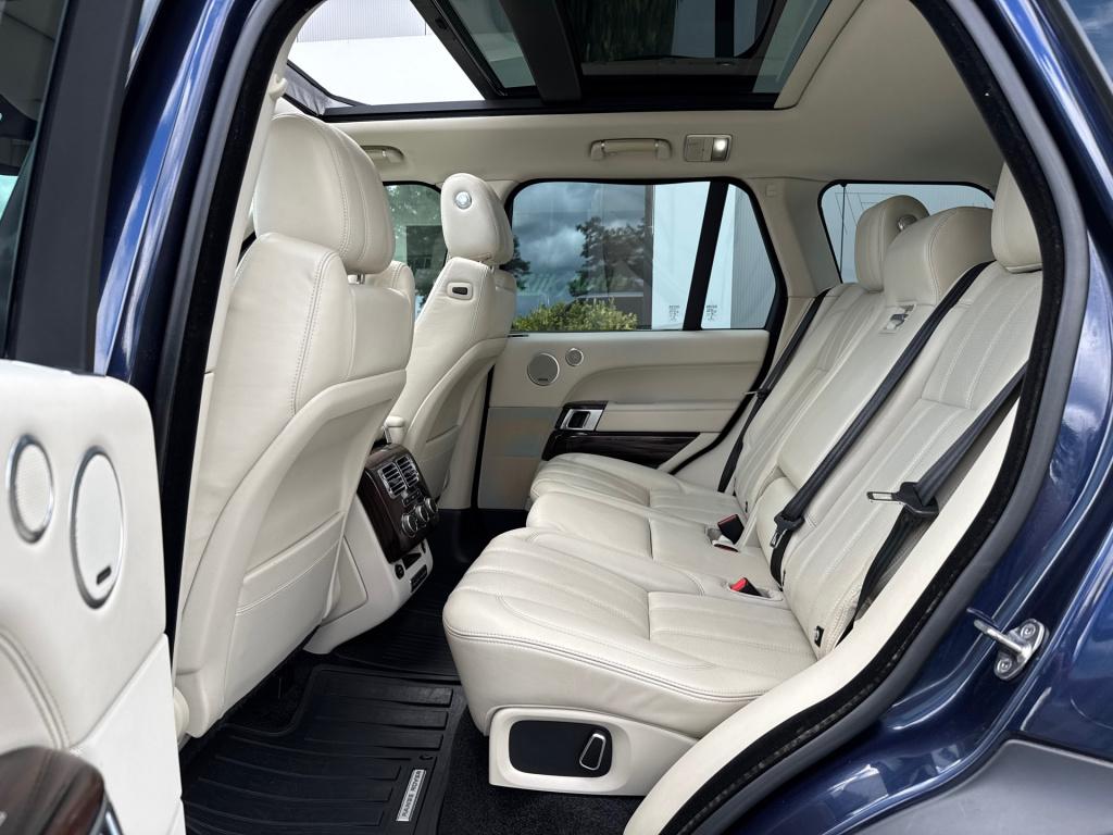 Land Rover Range Rover 4.4 sdv8 vogue * btw auto! prijs ex ex 16650 euro!!