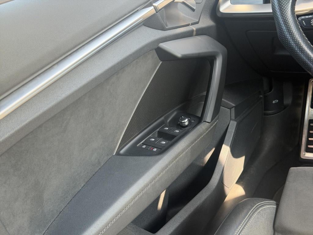 Audi A3 sportback 35 tfsi s 3x s-line sfeer rs stoelen acc camera