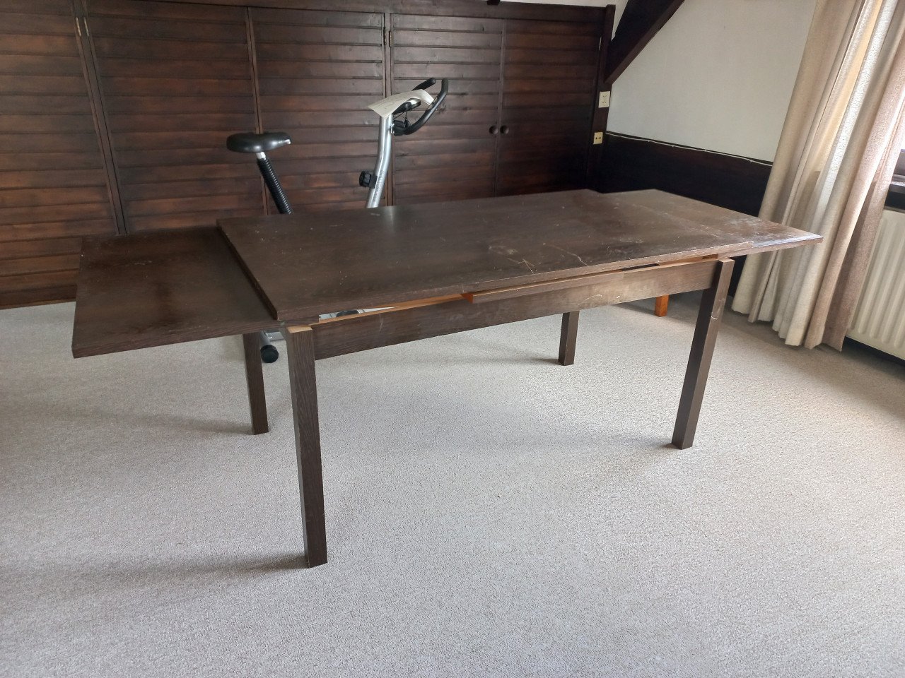 Tafel met uittrek bladen