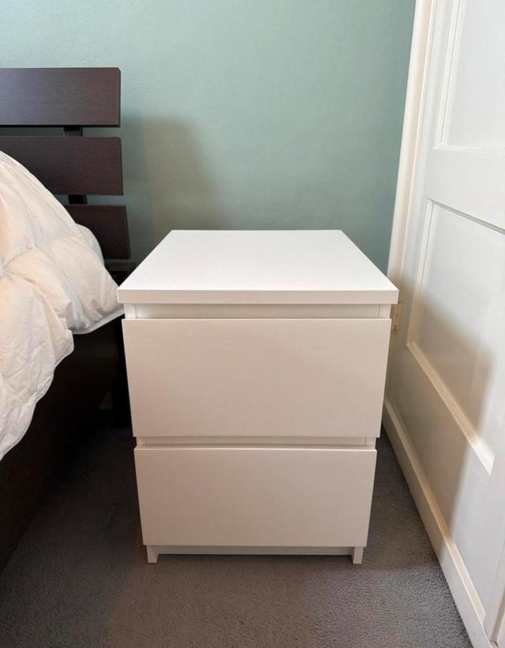 2x IKEA MALM Nachtkastjes - Zo Goed Als Nieuw