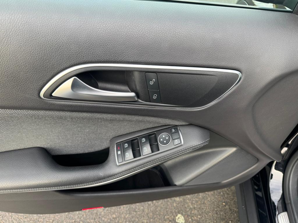 Mercedes-Benz Gla-klasse 180 ambition style automaat , afneembare trekhaak 