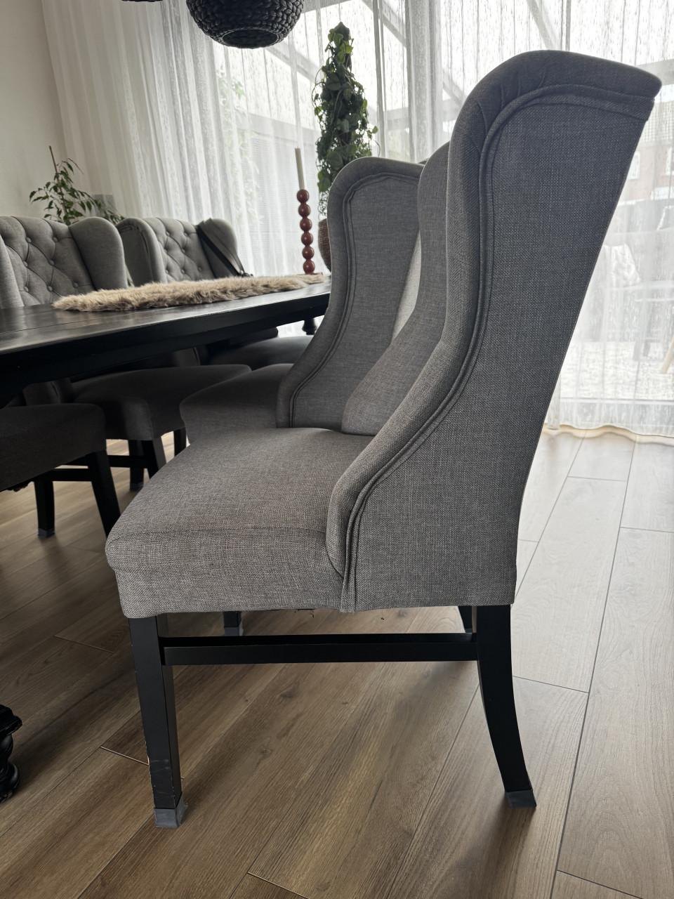 Eetkamertafel met 6 stoelen