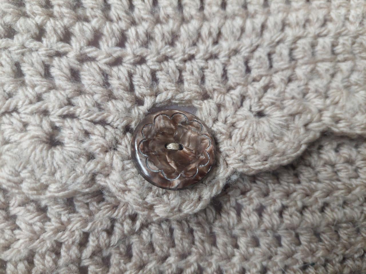 Handgemaakt gehaakt kussen beige met frisse kleuren