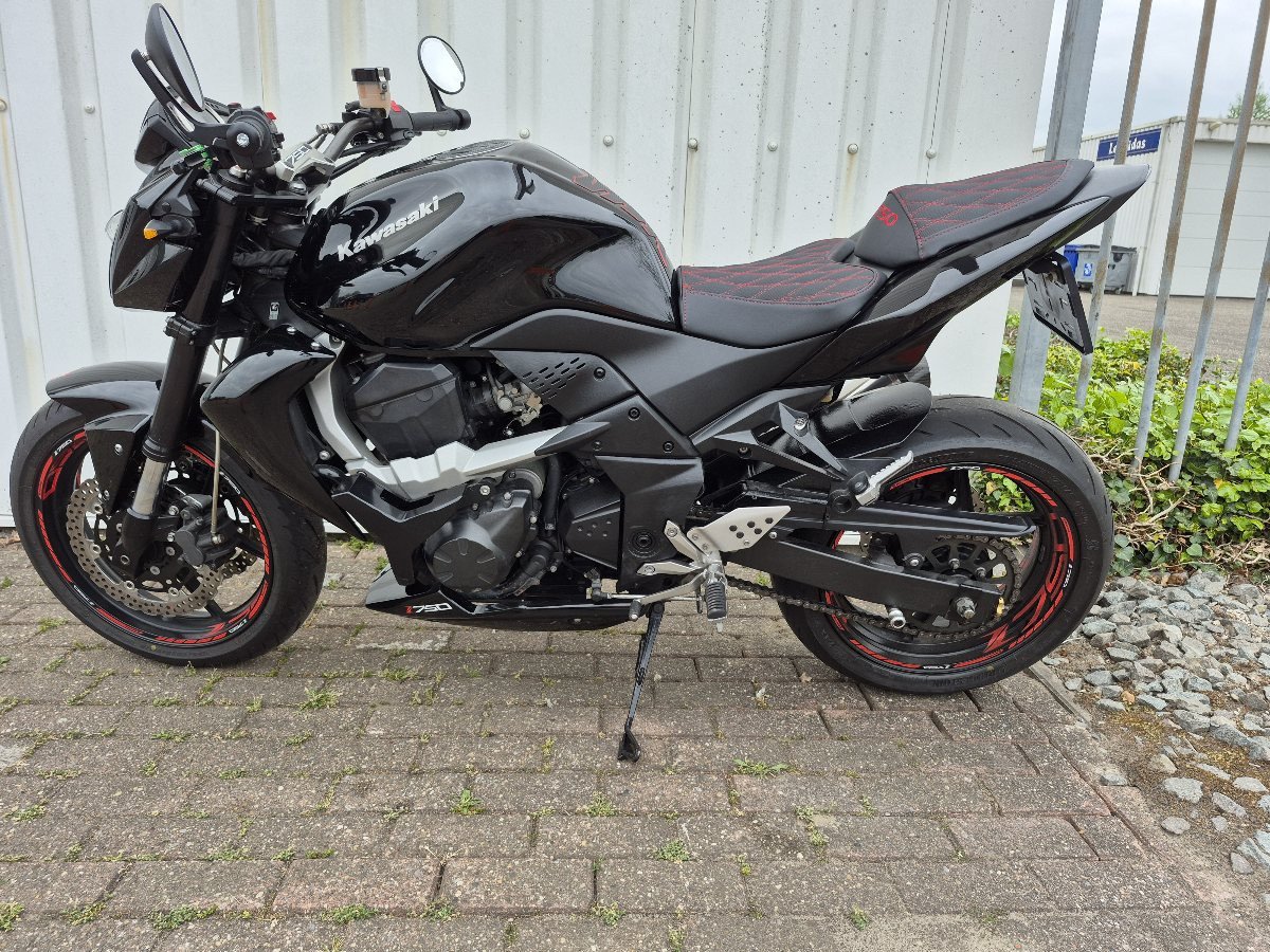 Kawasaki Z750 uit 2009 met veel extra's