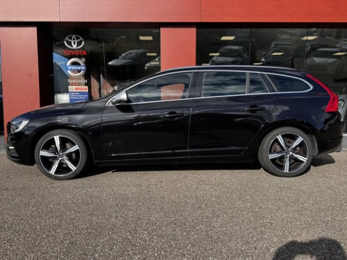 Volvo V60 2.0 t3 r-design | trekhaak | on-call | 18" lmv