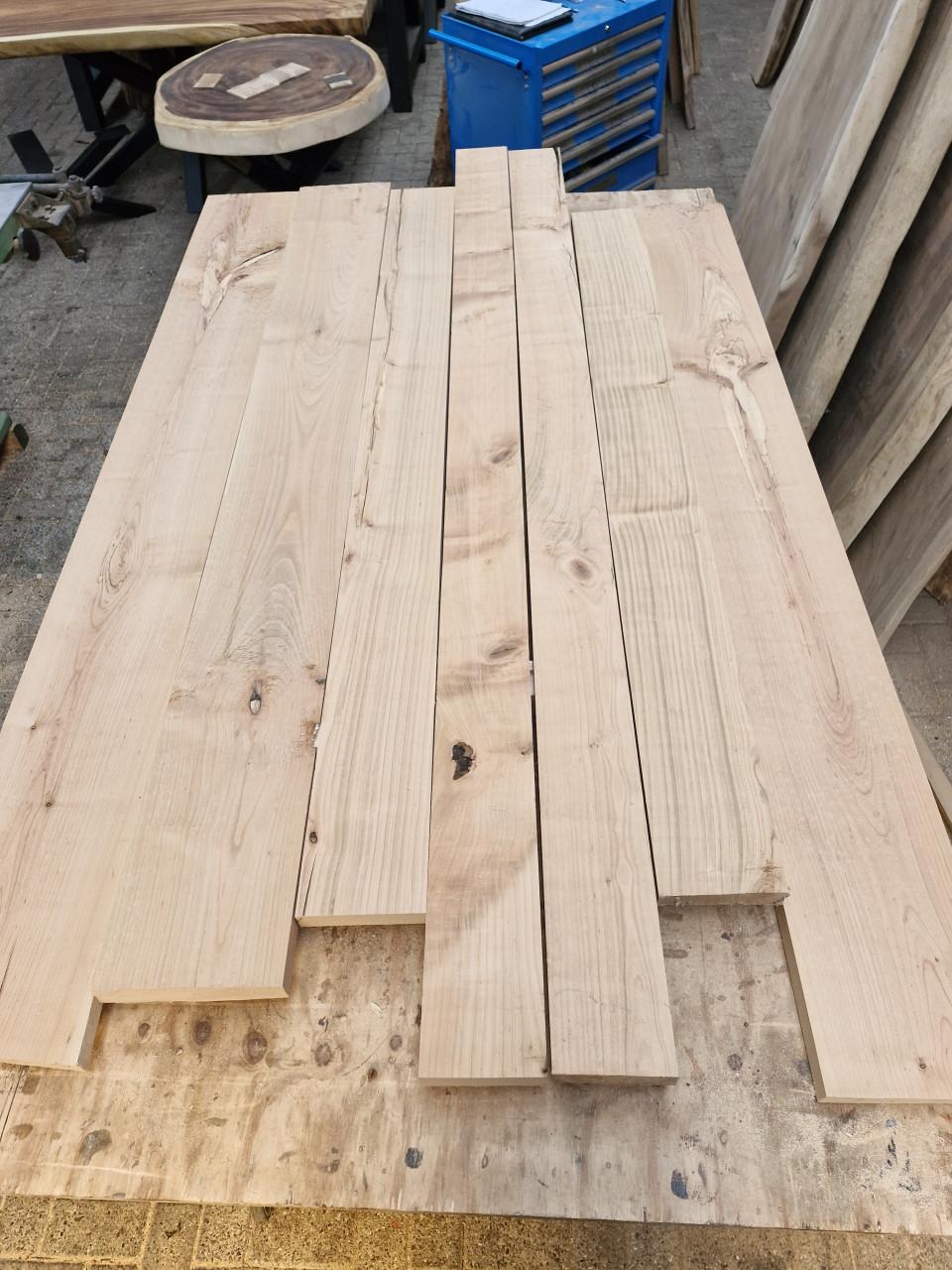 Partijtje geschaafd kersenhout