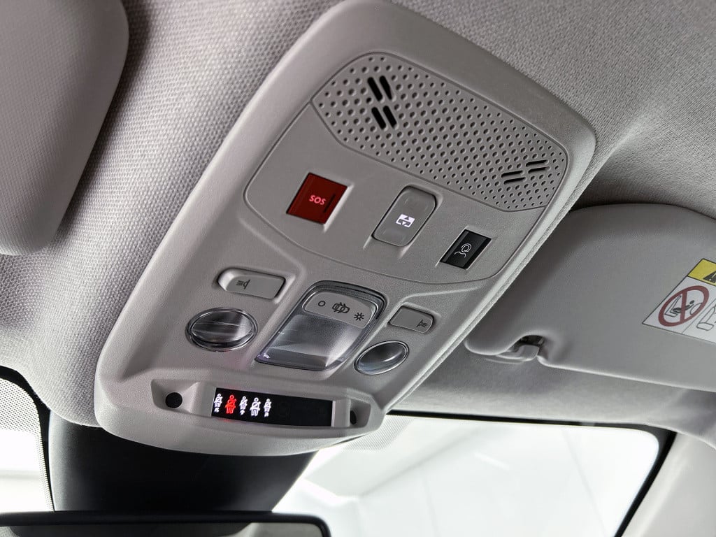 Citroen C4 130pk shine | rijklaar | panorama dak | head-up display | navi |