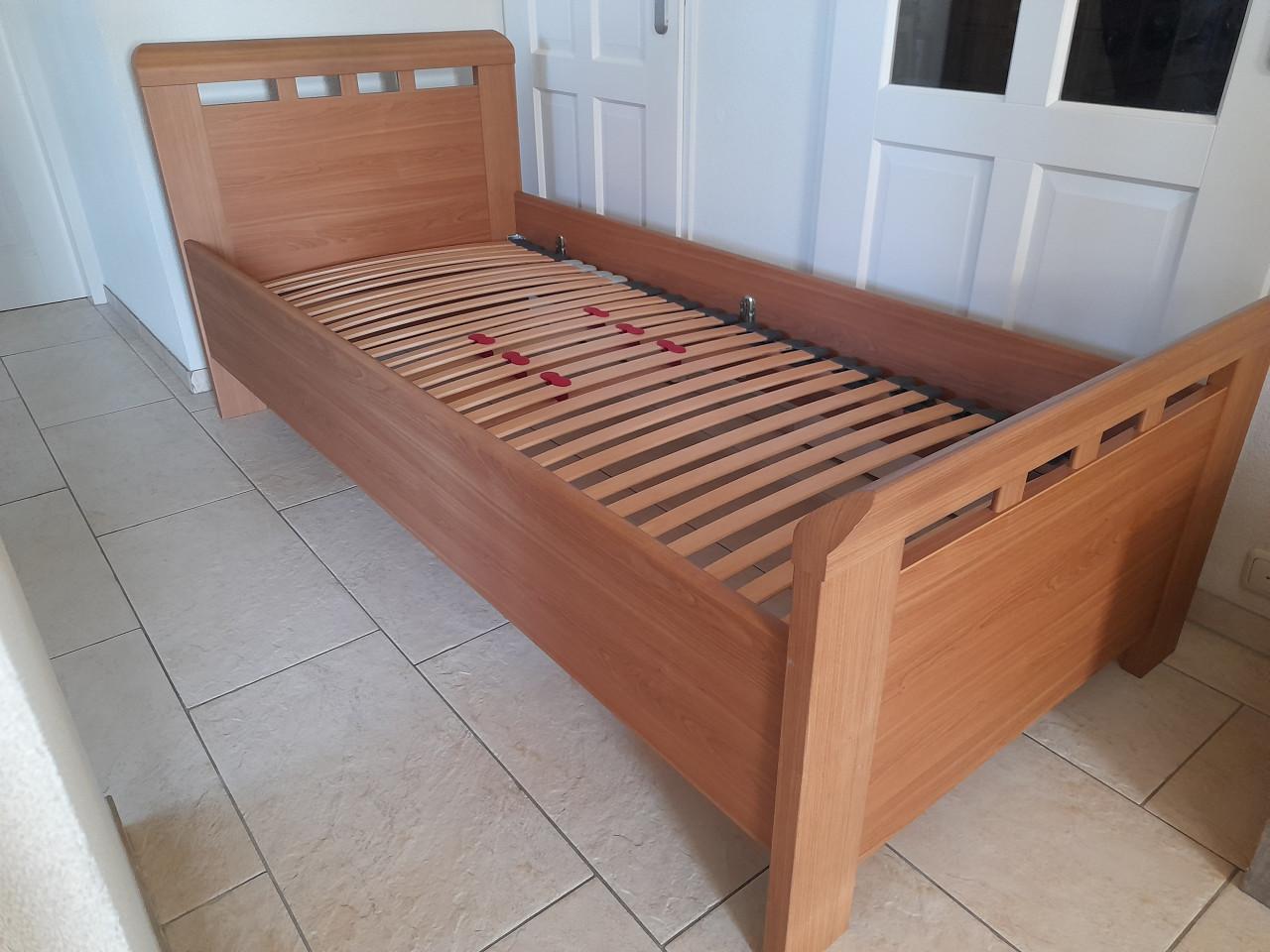 Prachtig (senioren) bed ( 90 x 200 ) in goede nette staat !