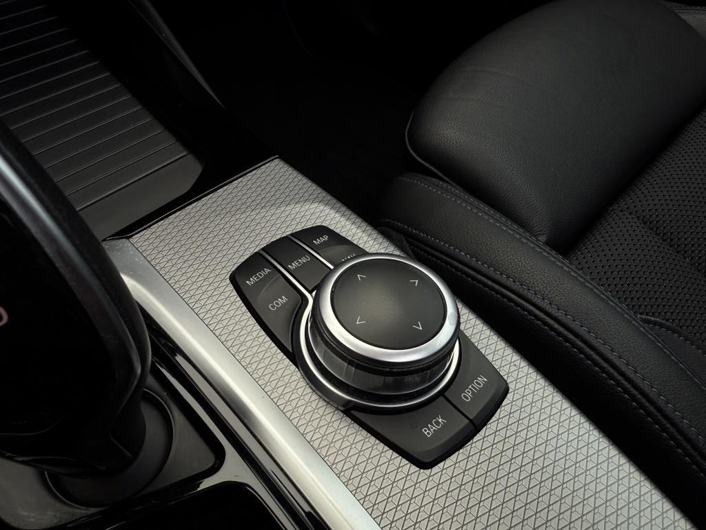 BMW X3 xdrive20i high executive // m-sport // pano // dealerondhouden /