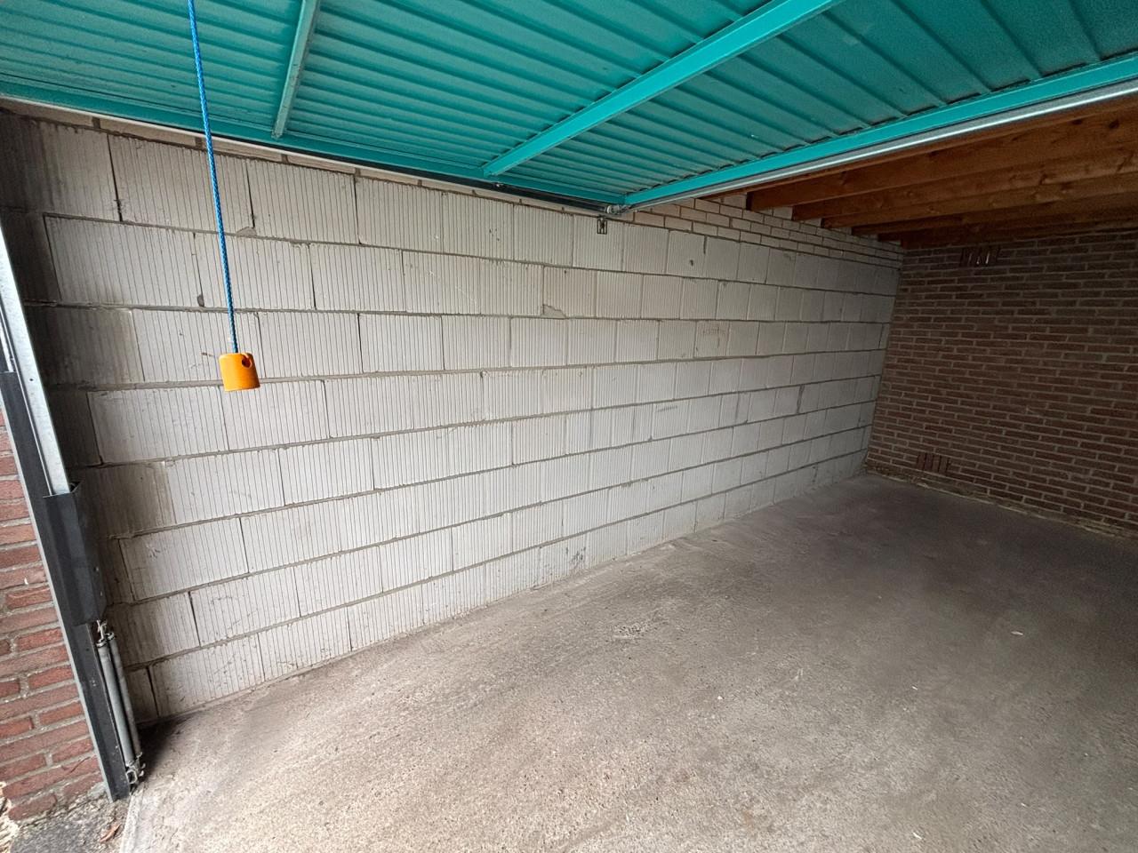 Nette en ruime garagebox te huur in Oost-Souburg