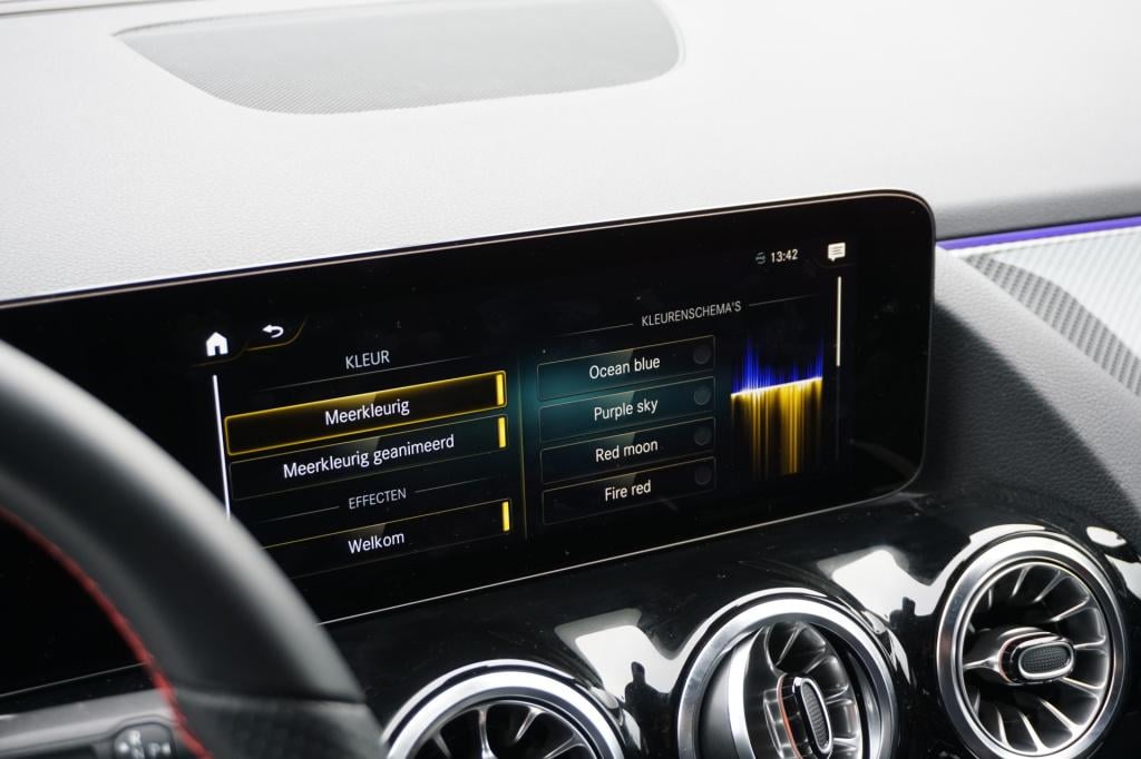 Mercedes-Benz Gla-klasse 180 amg line l automaat i achteruitrij camera l te