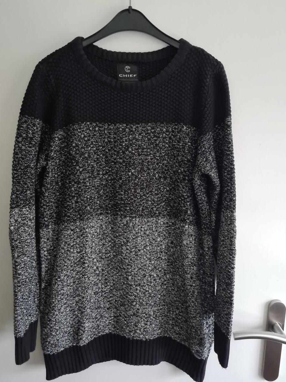 Zwart ,gemêleerde gebreide trui van Chief  Maat L