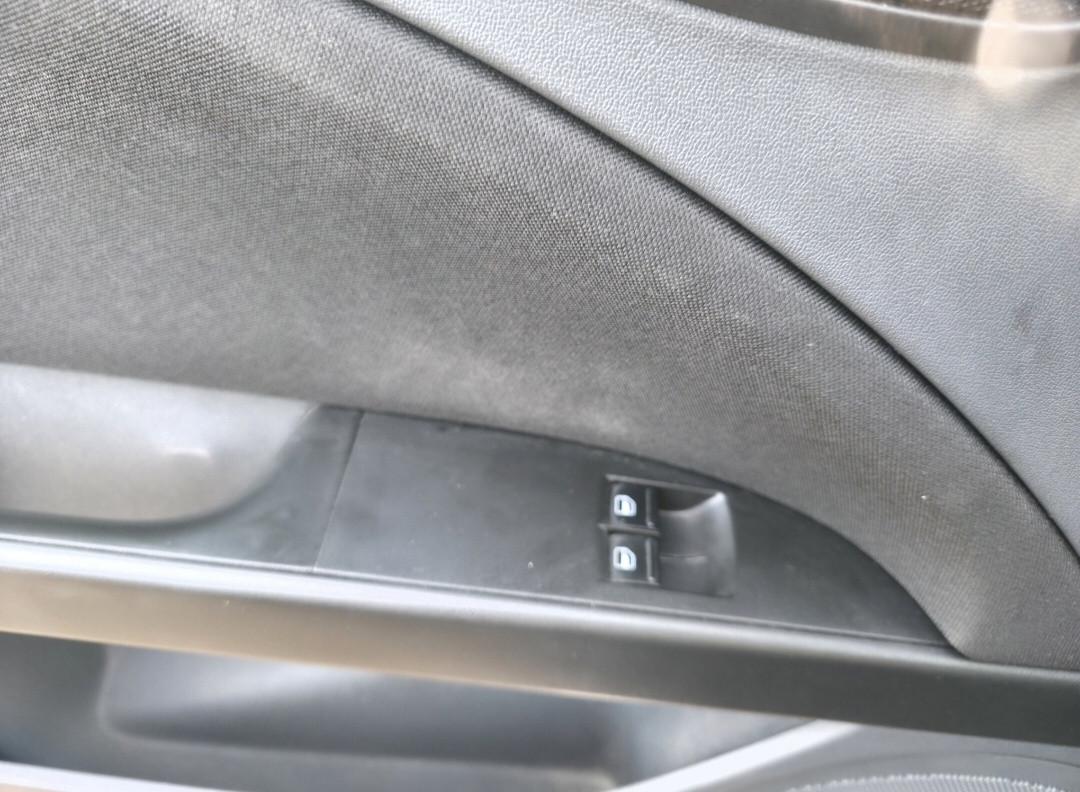 Mooie Zwarte Seat Leon 2011 1.6 benzine 5 deurs airco cruise trekhaak