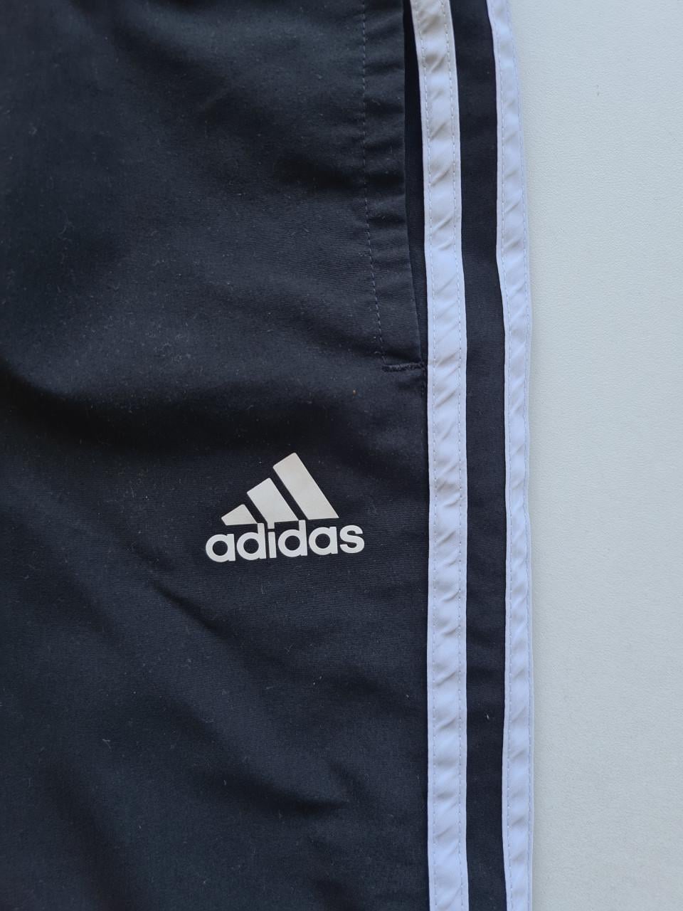 Adidas zwart sportbroekje maat 128