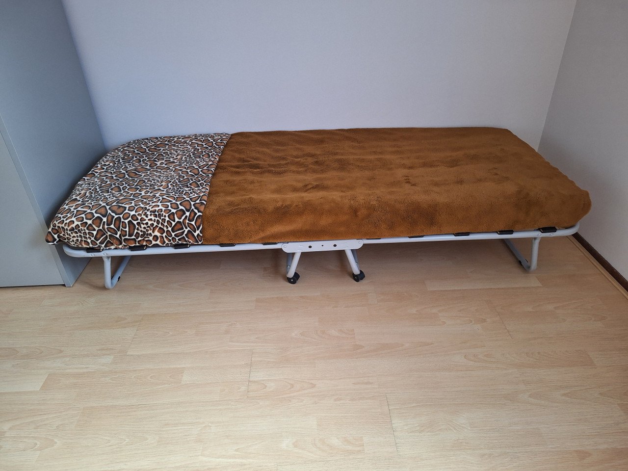 Bed opklapbaar met wielen