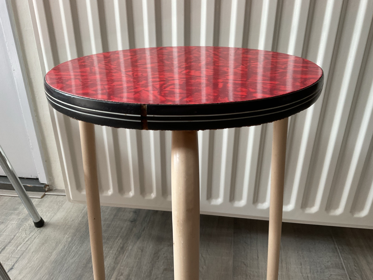 Formica rode kruk met bies vintage