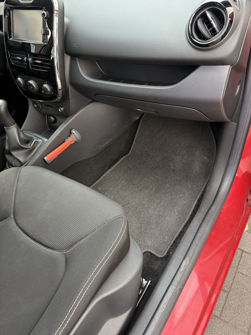 Renault Clio 1.5 DCI 66KW 5-DRS 2015 Rood