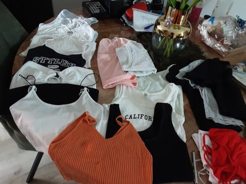 18 korte shirtjes mt XS Ssamen voor 5 euro