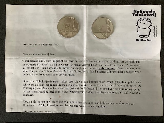2 penningen , Mikhail Gorbachov en Jan Tinbergen.