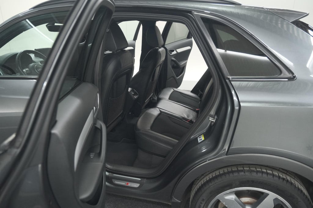 Audi Q3 1.4 tfsi cod sport s line edition | parkeersensoren | navigatie | c