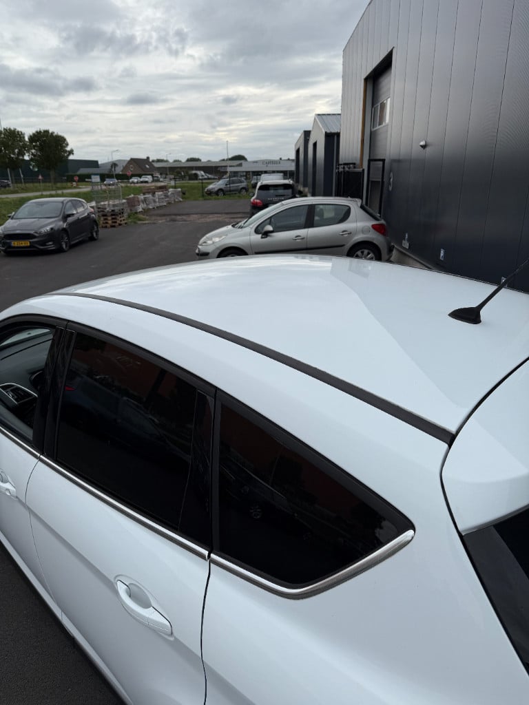 Ford C-max 1.0 - titanium - nieuwe distributie -125pk