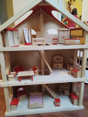 Houten poppenhuis