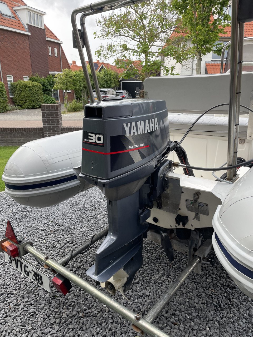 AB 390VS met Yamaha 30PK