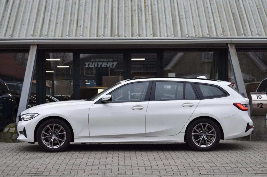 BMW 3-serie touring 318i high executive sport line | trekhaak | apple carpl