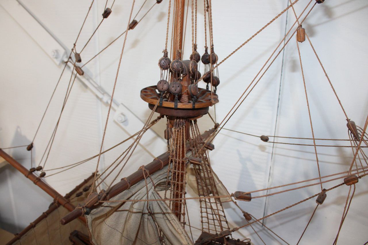 Zelfgebouwd VOC modelschip De Halve Maen